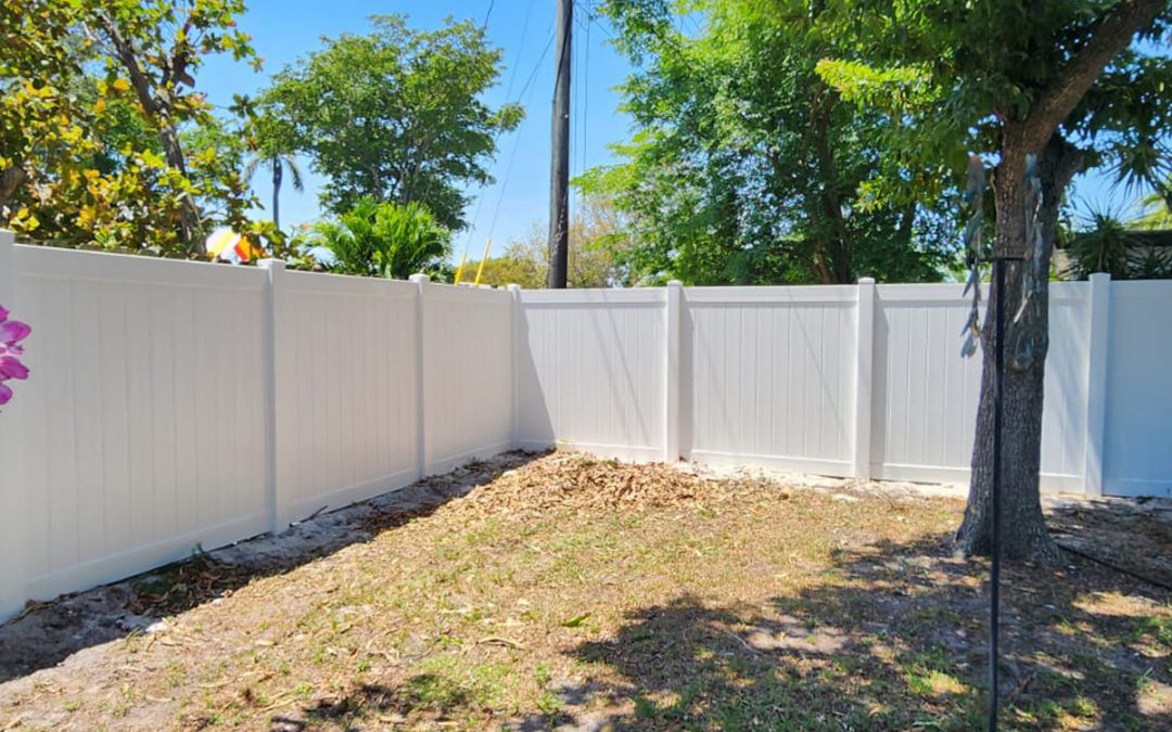 PVC Privacy Fence – Vinyl Gate – Double Drive Gate – Vinyl Fence Installation – PVC Fence Installation – Fence Installation – Fort Lauderdale, FL Fence Installation