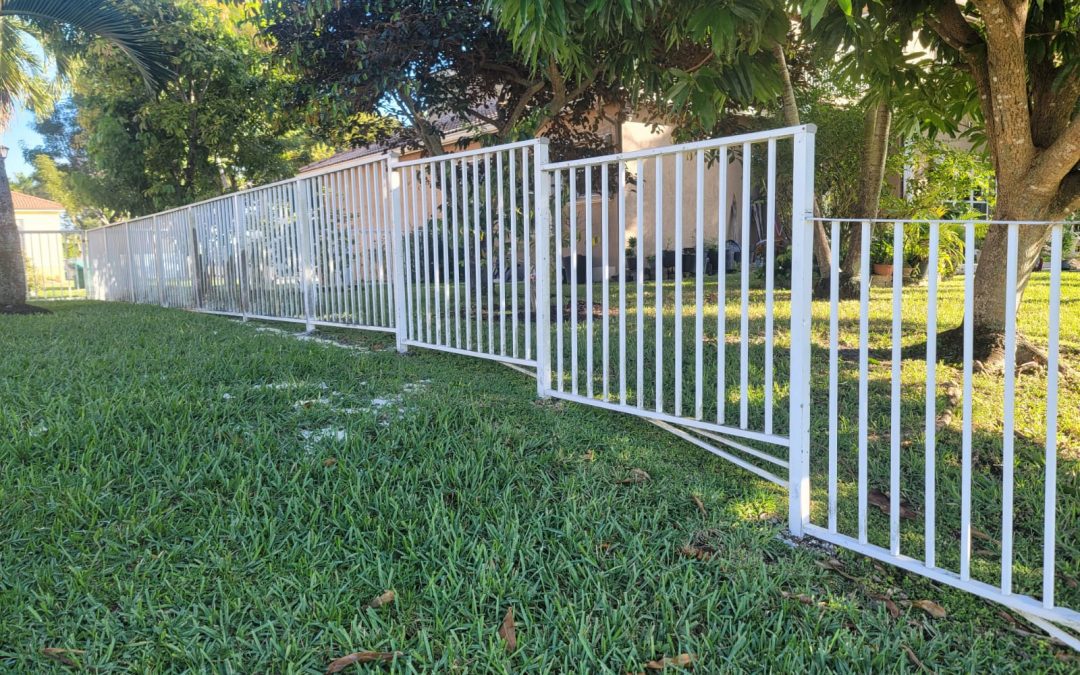 White Mechanical Aluminum Fence – Aluminum Fence – Aluminum Fence Installation – Residential Fence Installation – Fence Installation – Miramar, FL Fence Installation