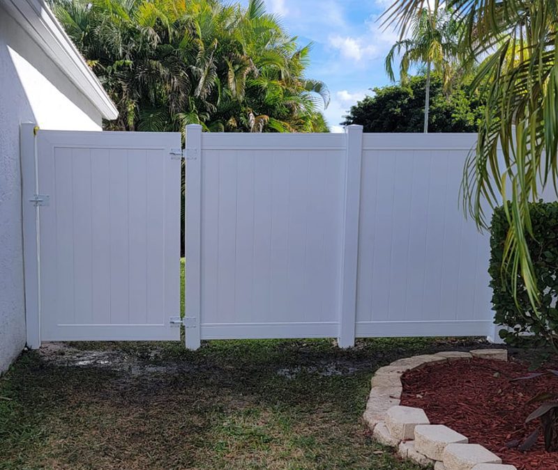 PVC Privacy Fence – PVC Fence – PVC Fence Installation – Vinyl Fence Installation – Residential Fence Installation – Pembroke Pines, FL Fence Installation