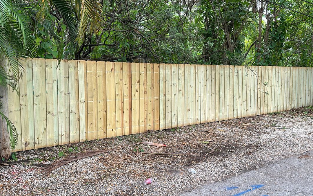 Board on Board Wood Fence – Wood Fence – Wood Fence Installation – Residential Fence Installation – Fort Lauderdale, FL Fence Installation