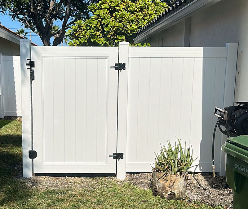 White PVC Privacy Fence – PVC Privacy Fence – Vinyl Privacy Fence – PVC Fence – PVC Fence Installation – Vinyl Fence Installation – Residential Fence Installation – Miramar, FL Fence Installation