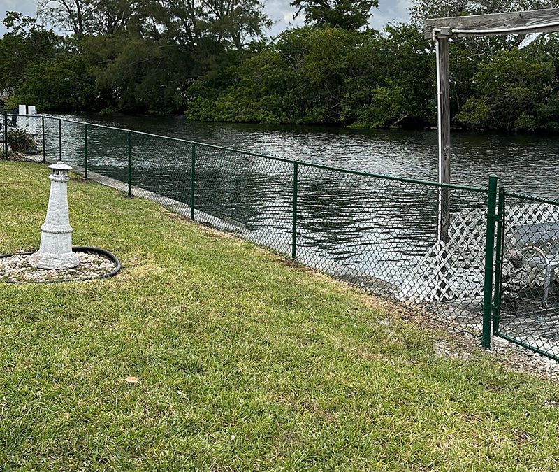 Vinyl Chainlink Fence – Chainlink Fence Installation – Vinyl Fence Installation – Residential Fence Installation – Wilton Manors, FL Fence Installation